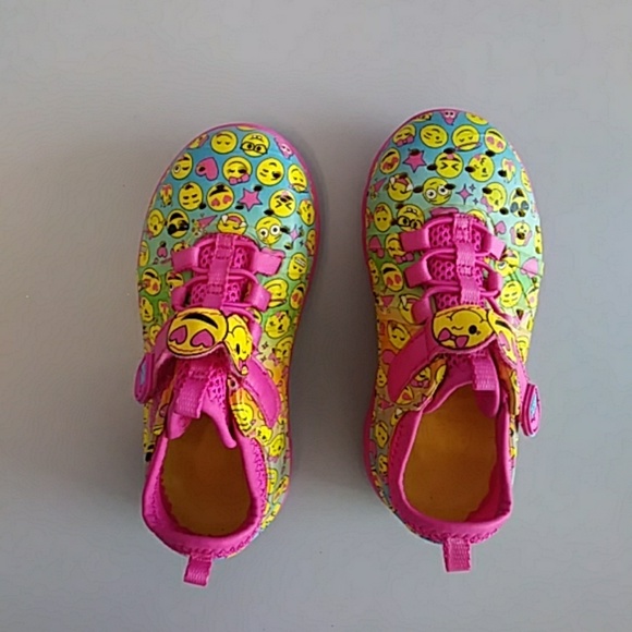 stride rite emoji shoes